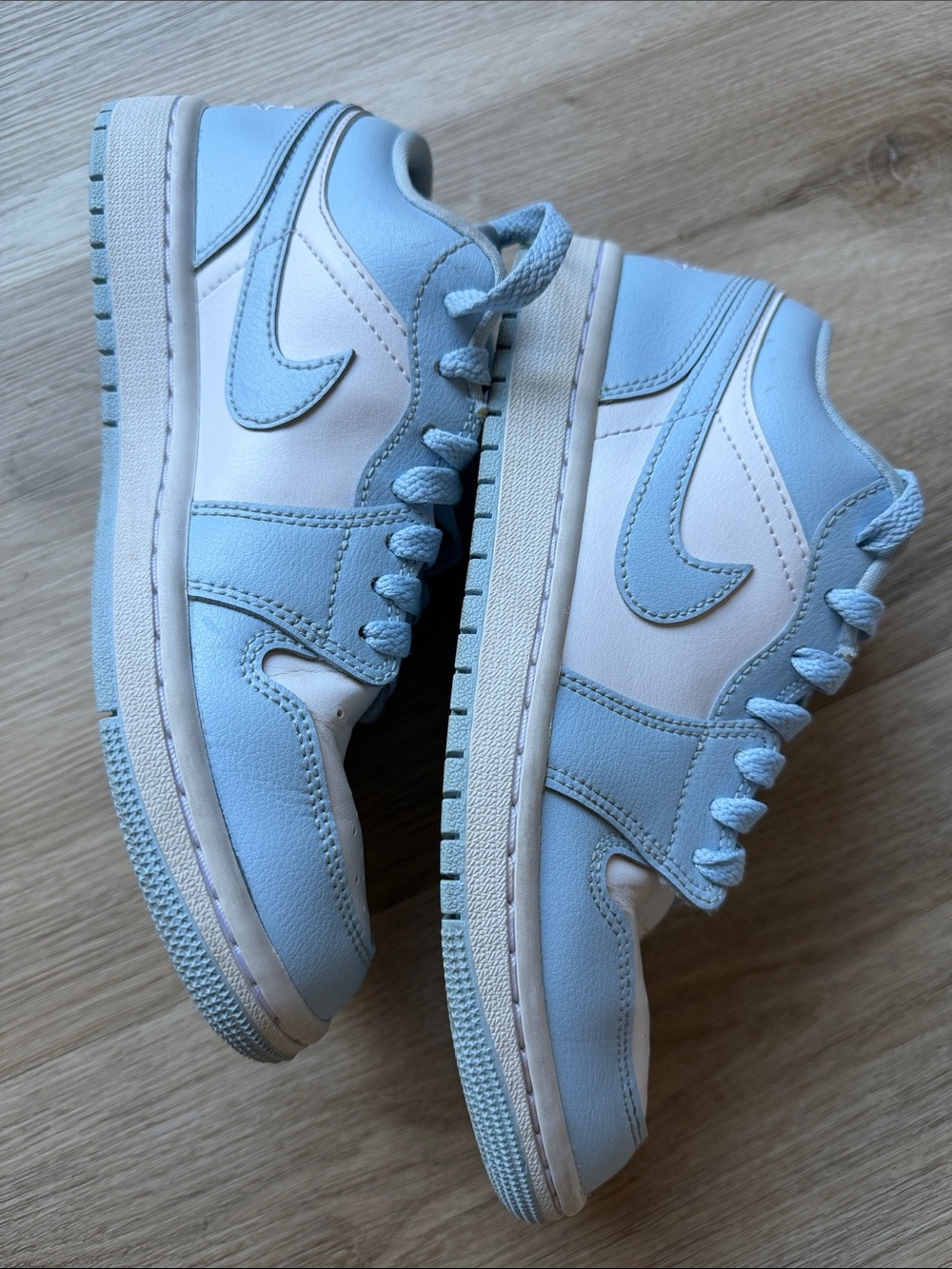 Nike Jordan Low-Top Sneakers in White and Ice Blue - Picture 9 of 12